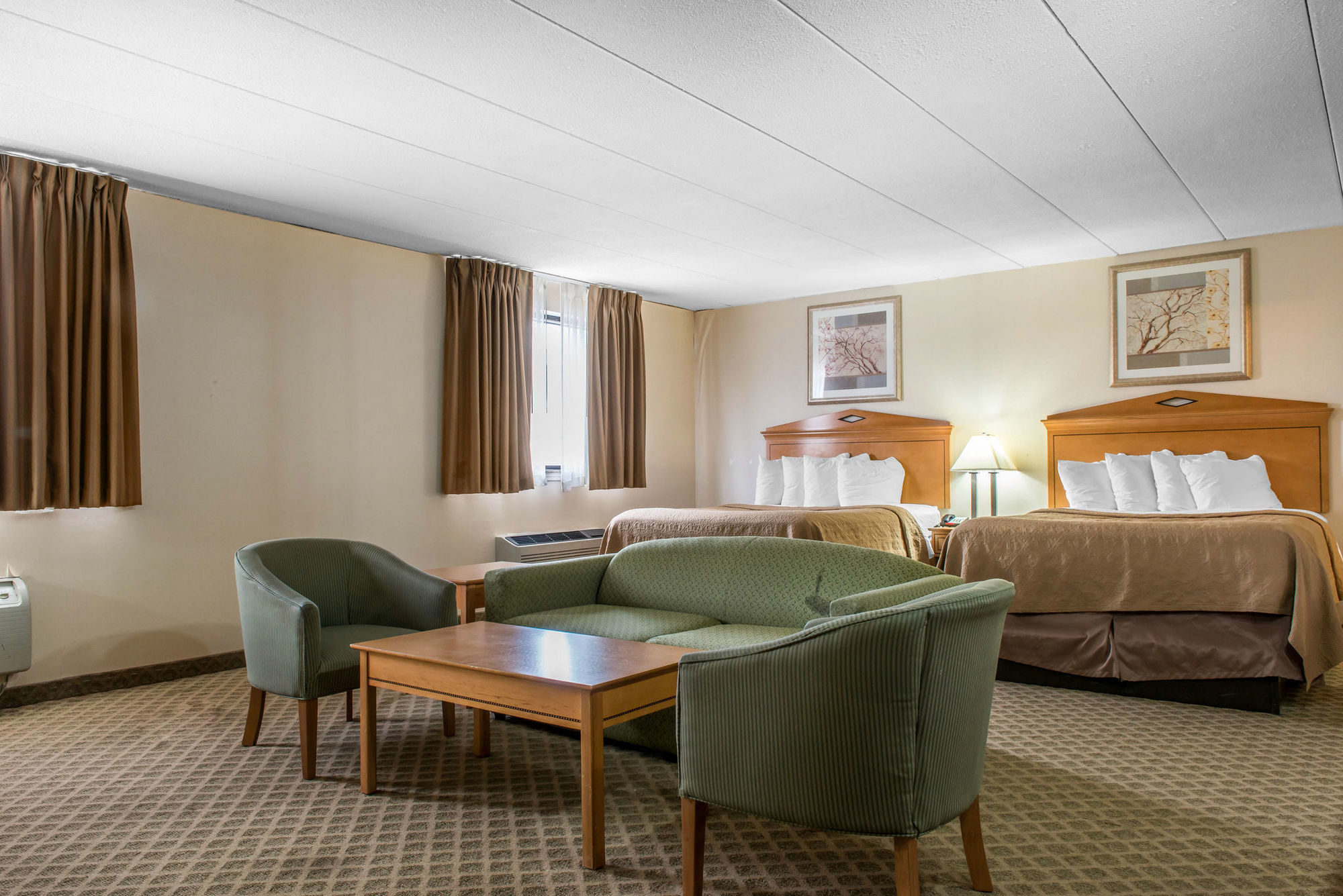 Quality Inn & Suites Fairview  Стая снимка