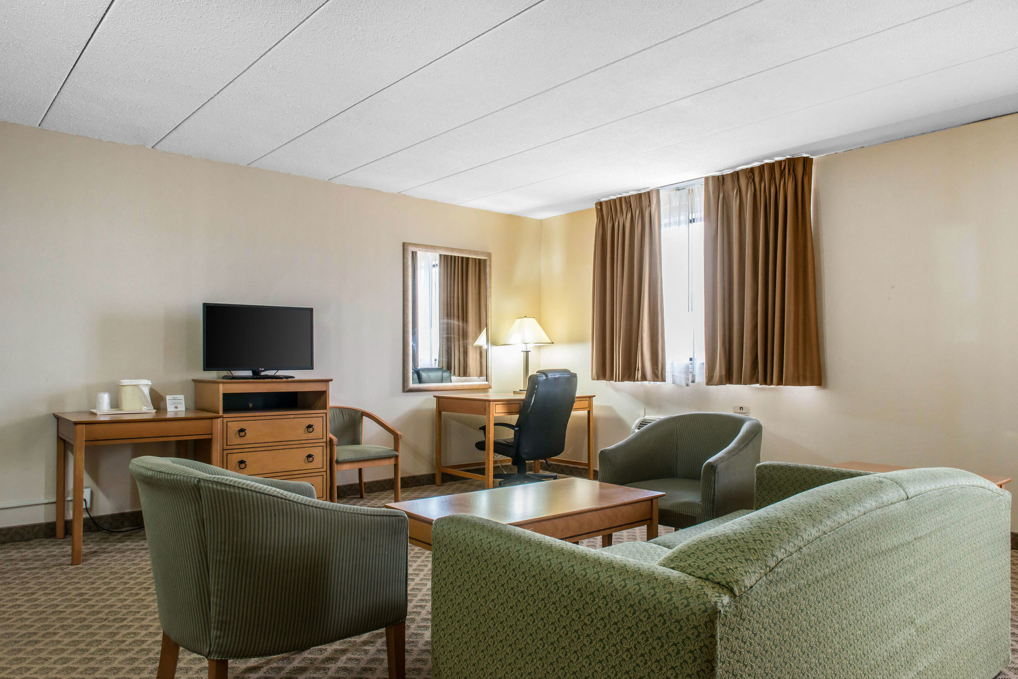 Quality Inn & Suites Fairview  Стая снимка